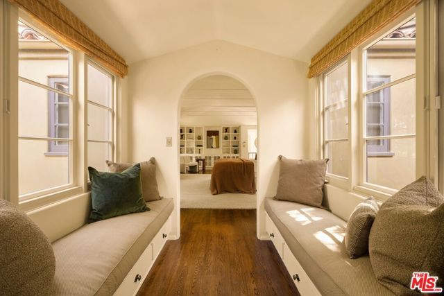 159 N Cliffwood Avenue, Los Angeles, CA 90049