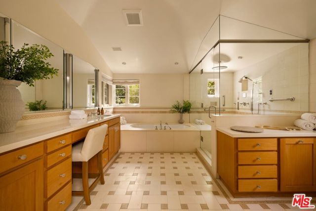 159 N Cliffwood Avenue, Los Angeles, CA 90049