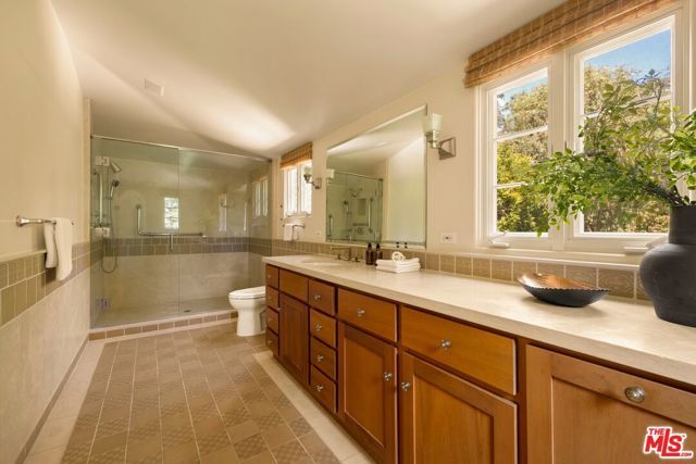 159 N Cliffwood Avenue, Los Angeles, CA 90049