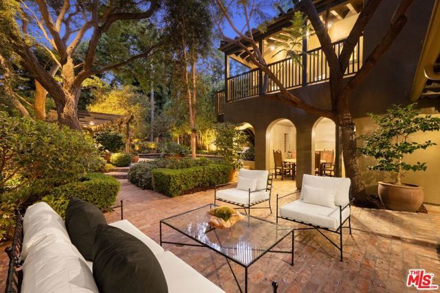 159 N Cliffwood Avenue, Los Angeles, CA 90049