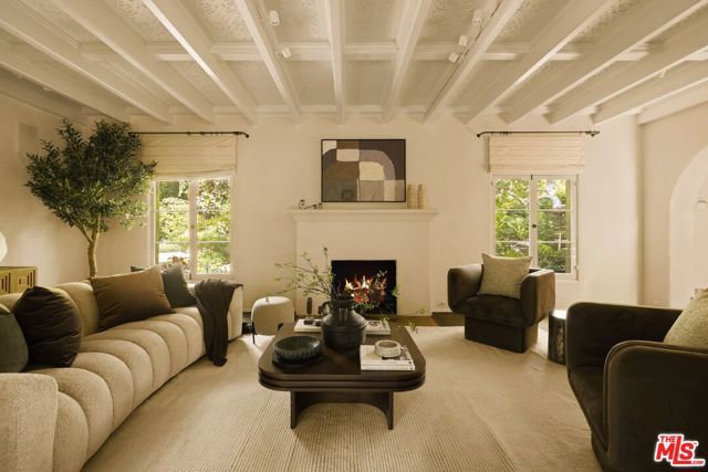 159 N Cliffwood Avenue, Los Angeles, CA 90049