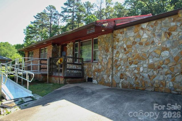 905 S 10th Street, Bessemer City, NC 28016