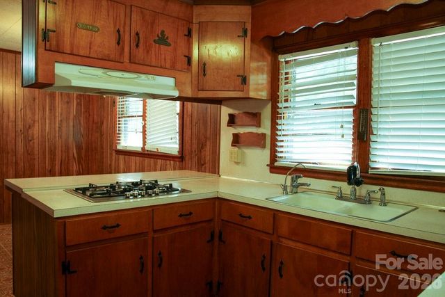 905 S 10th Street, Bessemer City, NC 28016