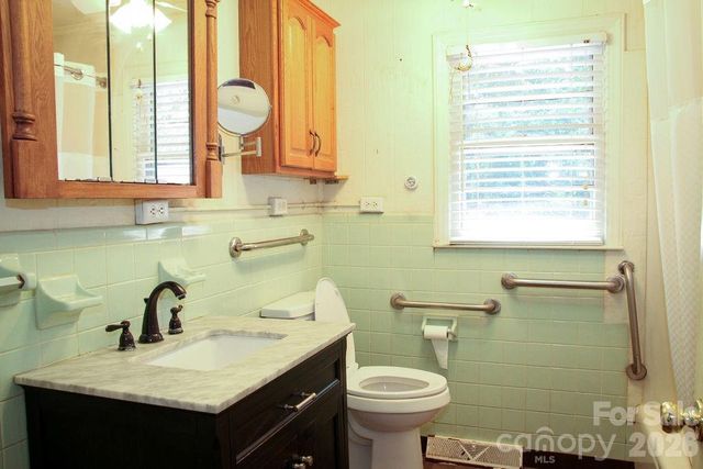 905 S 10th Street, Bessemer City, NC 28016