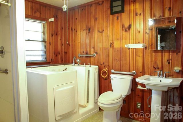 905 S 10th Street, Bessemer City, NC 28016