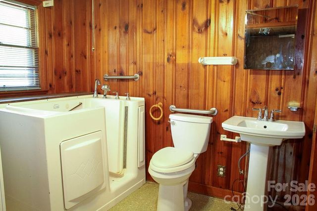 905 S 10th Street, Bessemer City, NC 28016