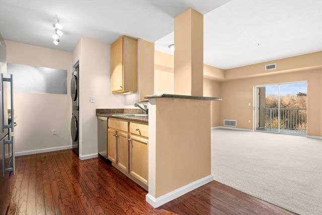 36 Village Rd 603, Middleton, MA 01949