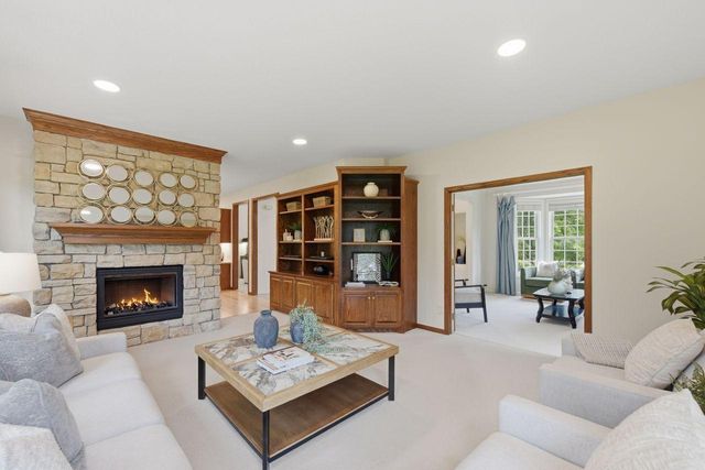 3824 Fairway Terrace, Woodbury, MN 55125
