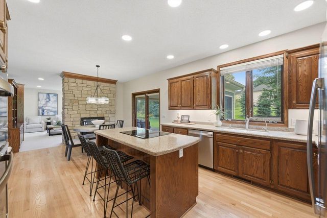 3824 Fairway Terrace, Woodbury, MN 55125
