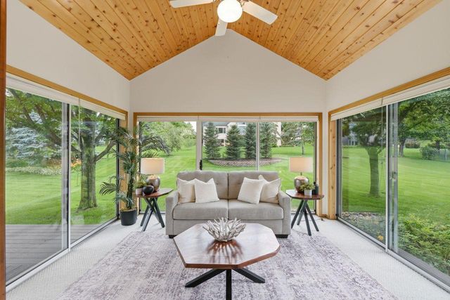 3824 Fairway Terrace, Woodbury, MN 55125