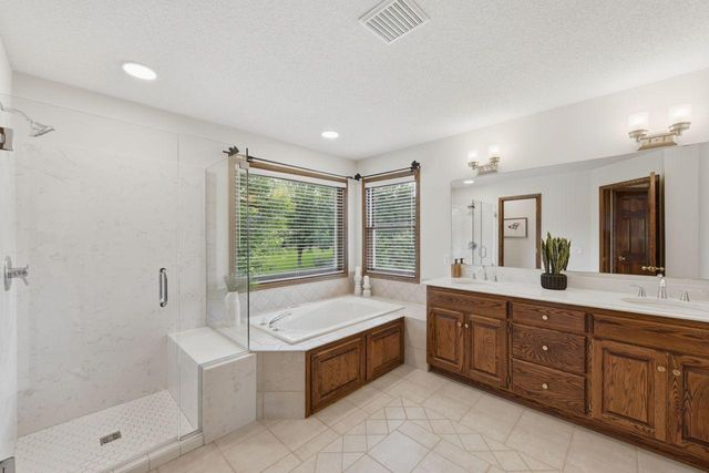 3824 Fairway Terrace, Woodbury, MN 55125