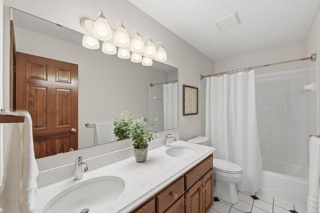 3824 Fairway Terrace, Woodbury, MN 55125