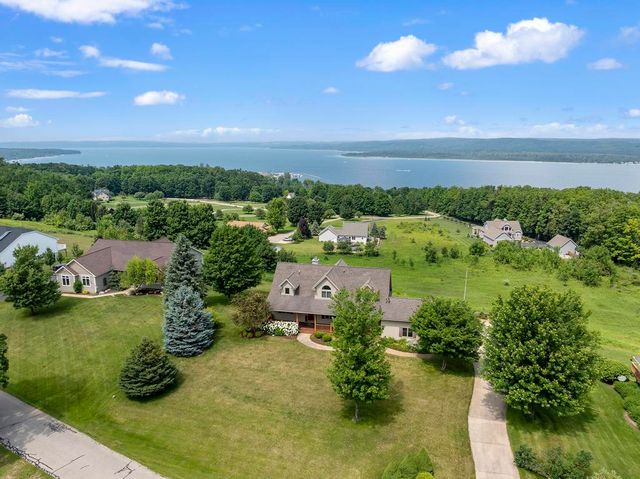 136 Lakeridge Trail, Boyne City, MI 49712