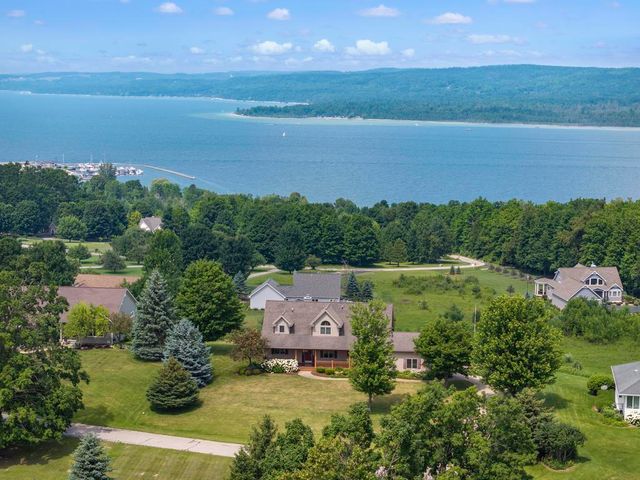 136 Lakeridge Trail, Boyne City, MI 49712