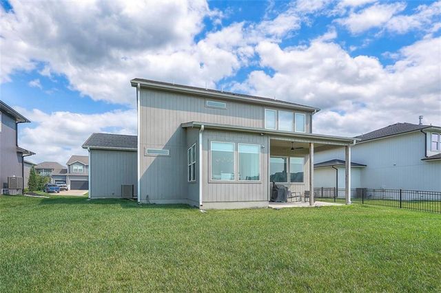 1607 SW Arbormist Drive, Lee's Summit, MO 64082