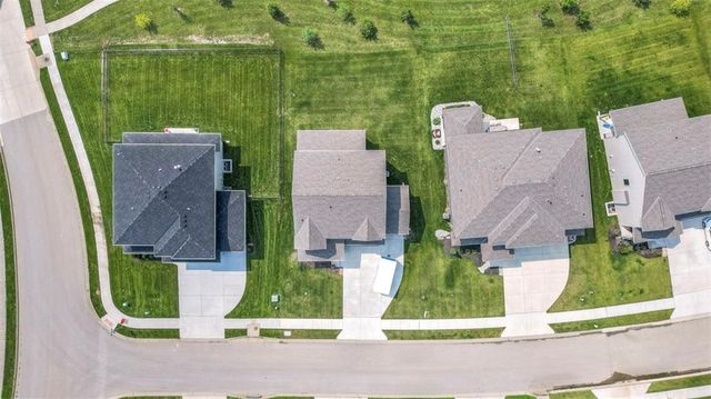 1607 SW Arbormist Drive, Lee's Summit, MO 64082