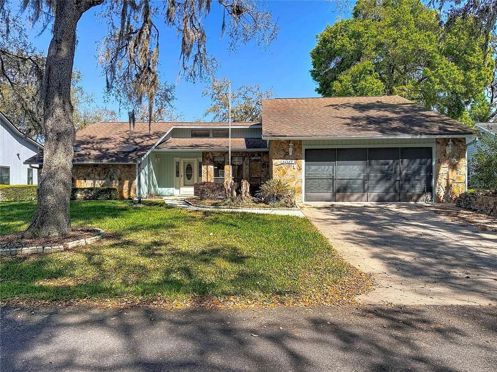 Image 3 of property listing at 34485 CEDARFIELD DRIVE, Dade City, FL 33523