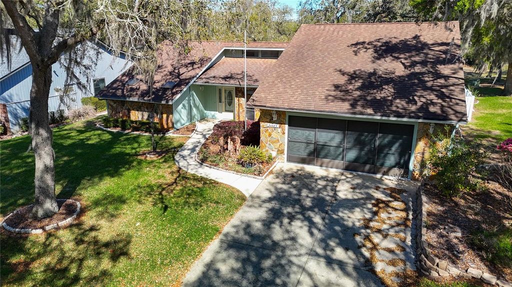 Image 6 of property listing at 34485 CEDARFIELD DRIVE, Dade City, FL 33523