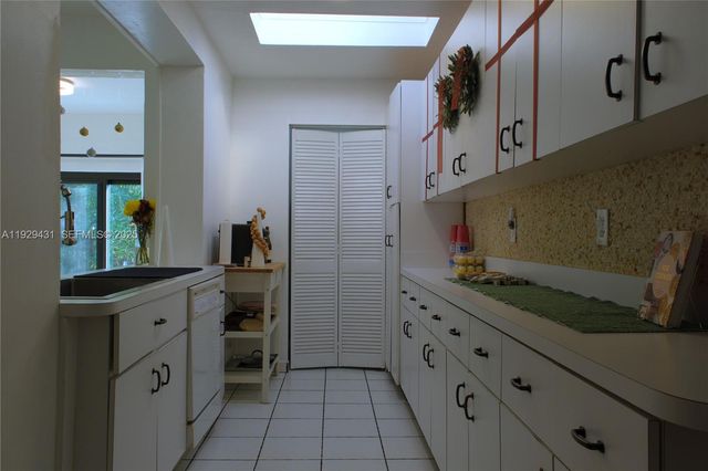 2818 SW 19th St, Miami, FL 33145