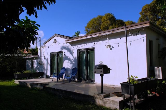 2818 SW 19th St, Miami, FL 33145