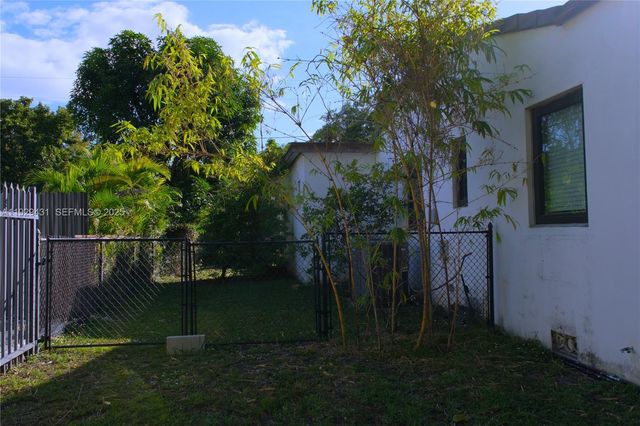 2818 SW 19th St, Miami, FL 33145