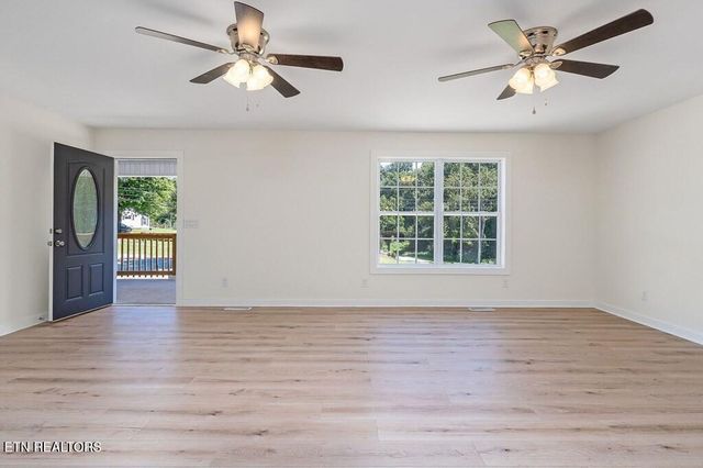 227 Oakwood Street St, Sparta, TN 38583