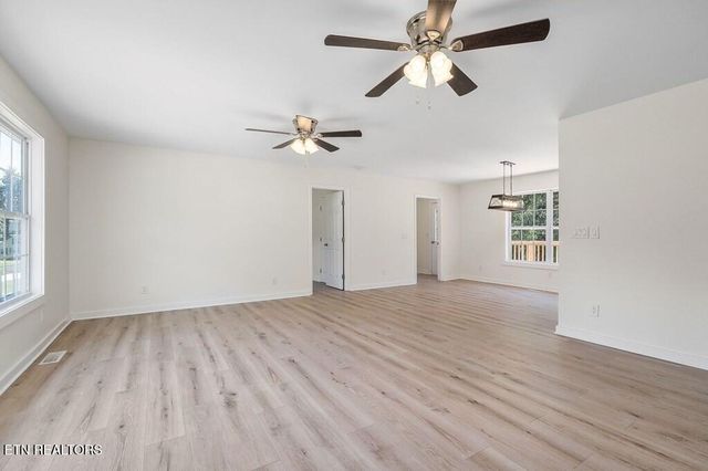 227 Oakwood Street St, Sparta, TN 38583