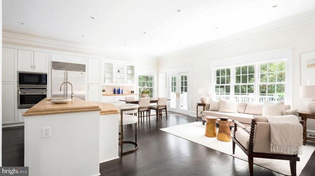 2913 UNIVERSITY TER NW, Washington, DC 20016