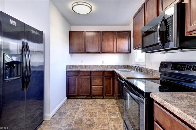 1845 Kensington DR, Hampton, VA 23663