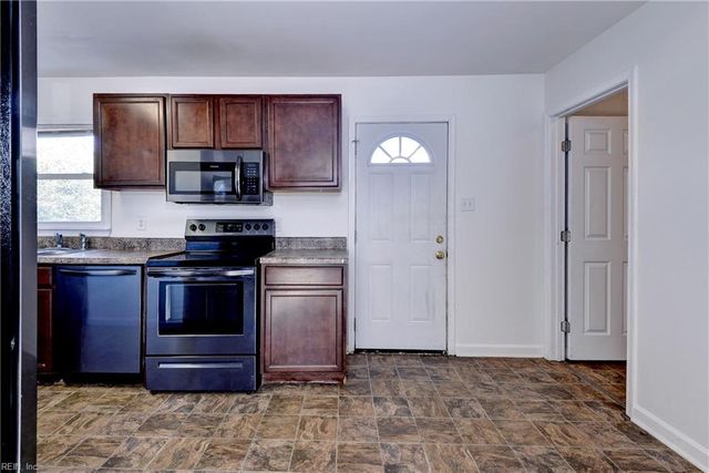 1845 Kensington DR, Hampton, VA 23663