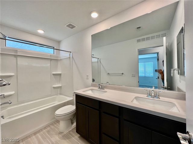 8003 Adelaide Hills Street, Las Vegas, NV 89113