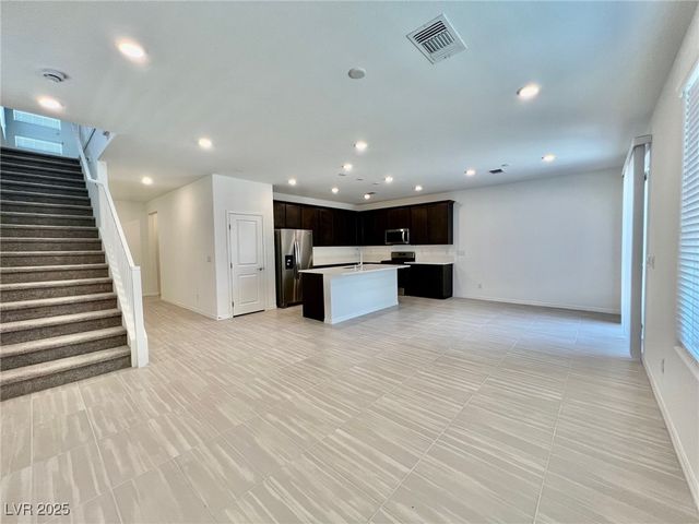 8003 Adelaide Hills Street, Las Vegas, NV 89113