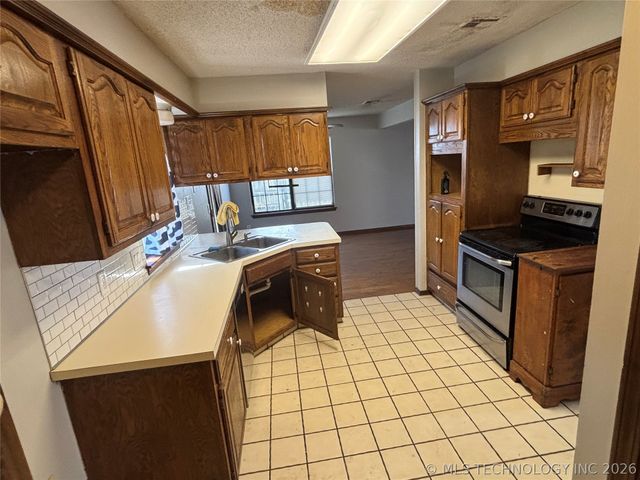 1701 W Inglewood Street, Broken Arrow, OK 74011