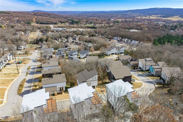 123 S Paddock Loop, Fayetteville, AR 72701