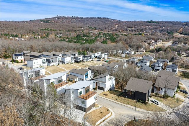 123 S Paddock Loop, Fayetteville, AR 72701