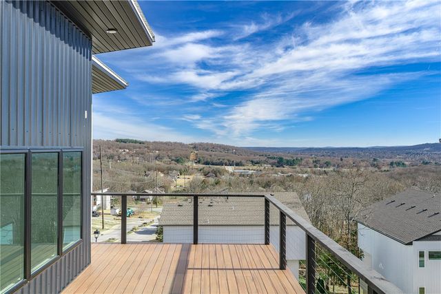 123 S Paddock Loop, Fayetteville, AR 72701