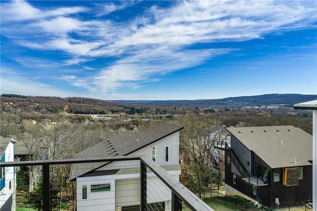 123 S Paddock Loop, Fayetteville, AR 72701