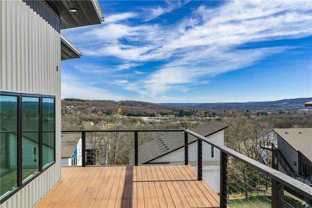 123 S Paddock Loop, Fayetteville, AR 72701