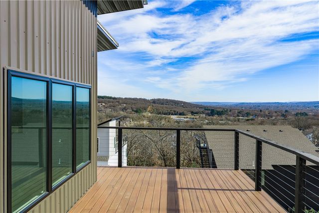 123 S Paddock Loop, Fayetteville, AR 72701