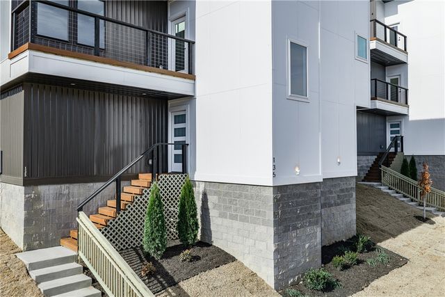 123 S Paddock Loop, Fayetteville, AR 72701