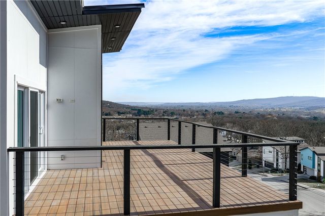 123 S Paddock Loop, Fayetteville, AR 72701