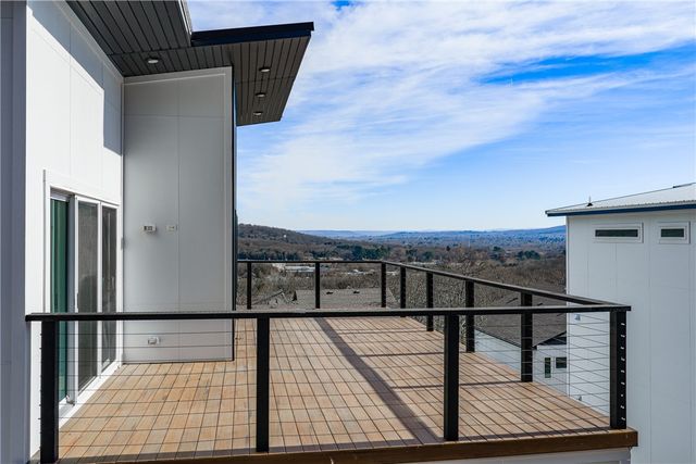 123 S Paddock Loop, Fayetteville, AR 72701