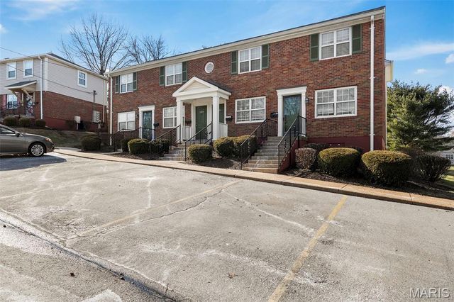 1513 Swallow Drive, St Louis, MO 63144