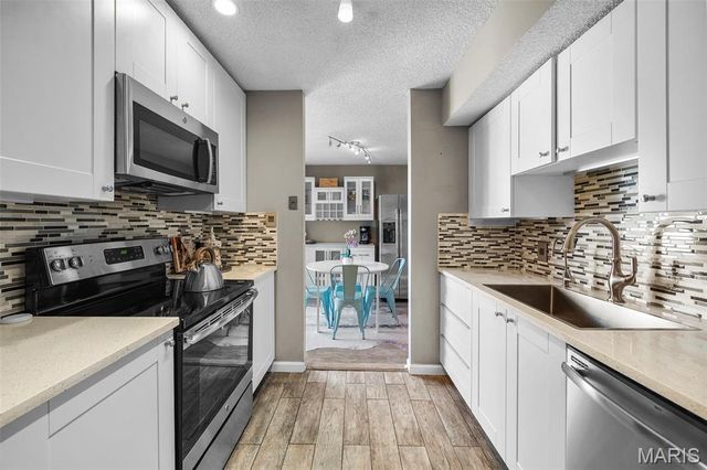 1513 Swallow Drive, St Louis, MO 63144