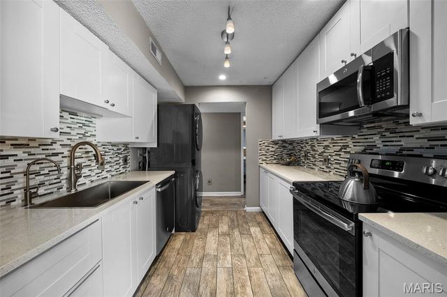 1513 Swallow Drive, St Louis, MO 63144