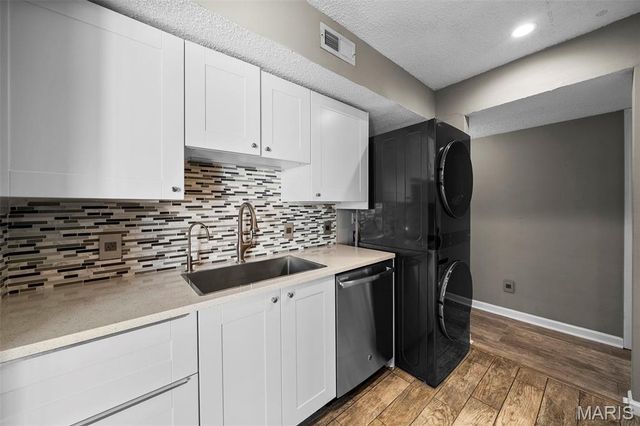 1513 Swallow Drive, St Louis, MO 63144