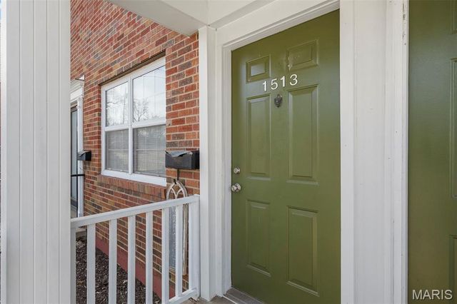 1513 Swallow Drive, St Louis, MO 63144