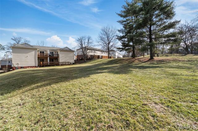 1513 Swallow Drive, St Louis, MO 63144