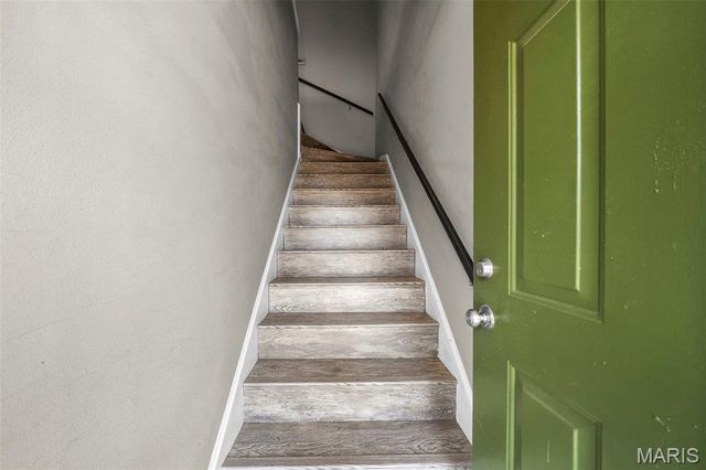 1513 Swallow Drive, St Louis, MO 63144