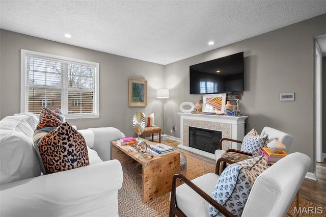 1513 Swallow Drive, St Louis, MO 63144